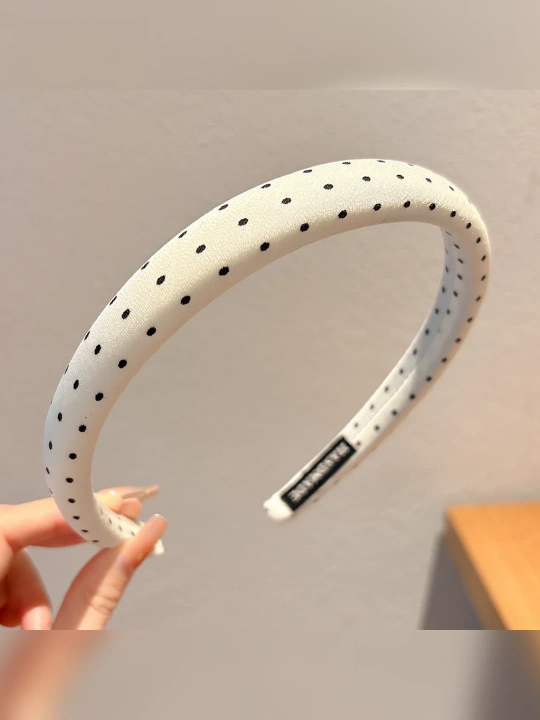1# Off-white, polka dot, 1.5 cm
