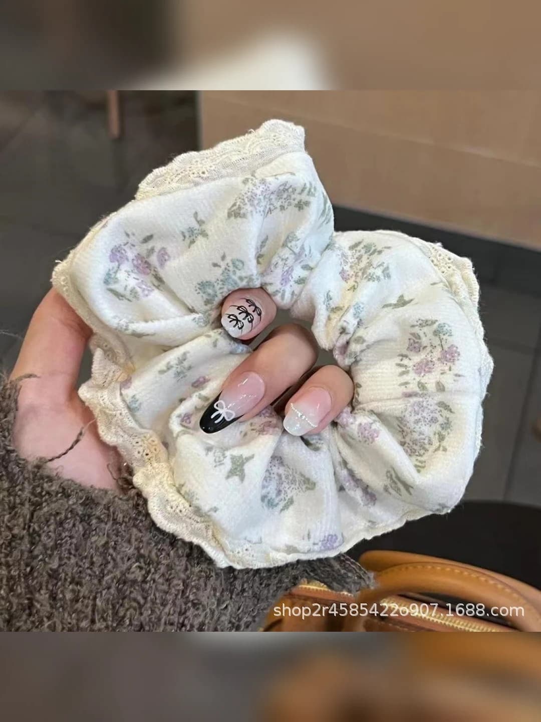 Large scrunchie white 10 cm
