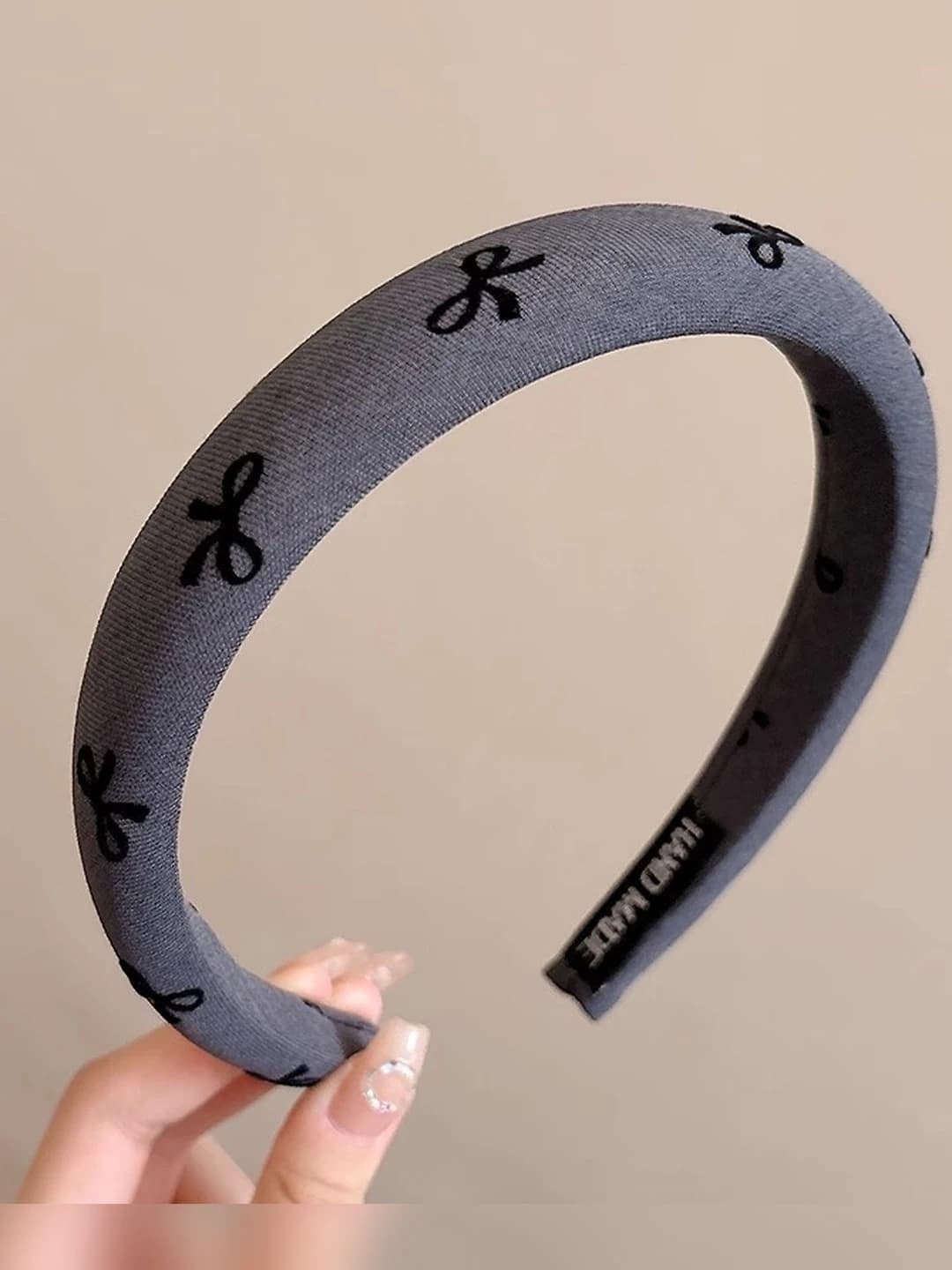 Grey, ~2 cm wide