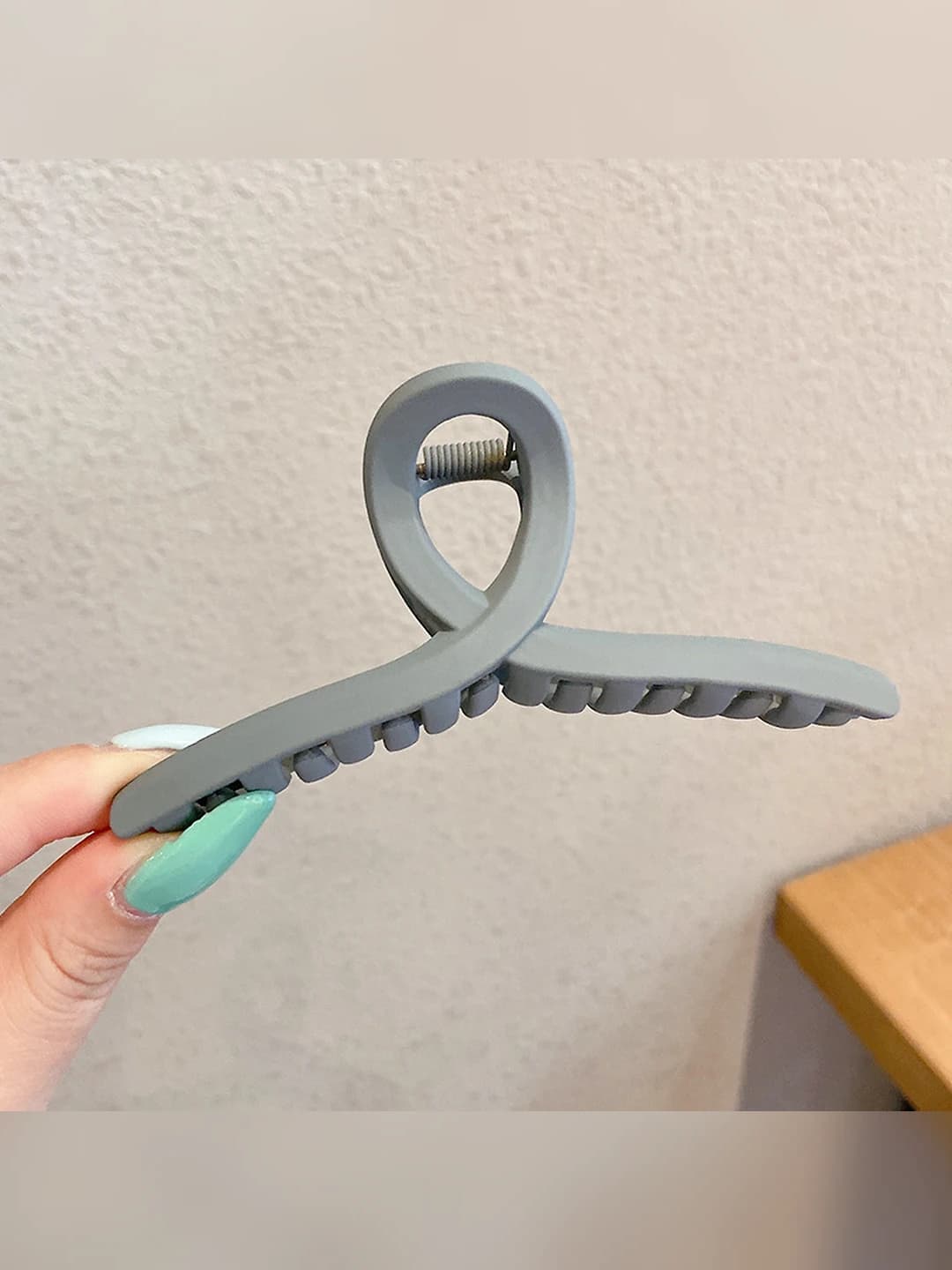 Grey-blue claw clip