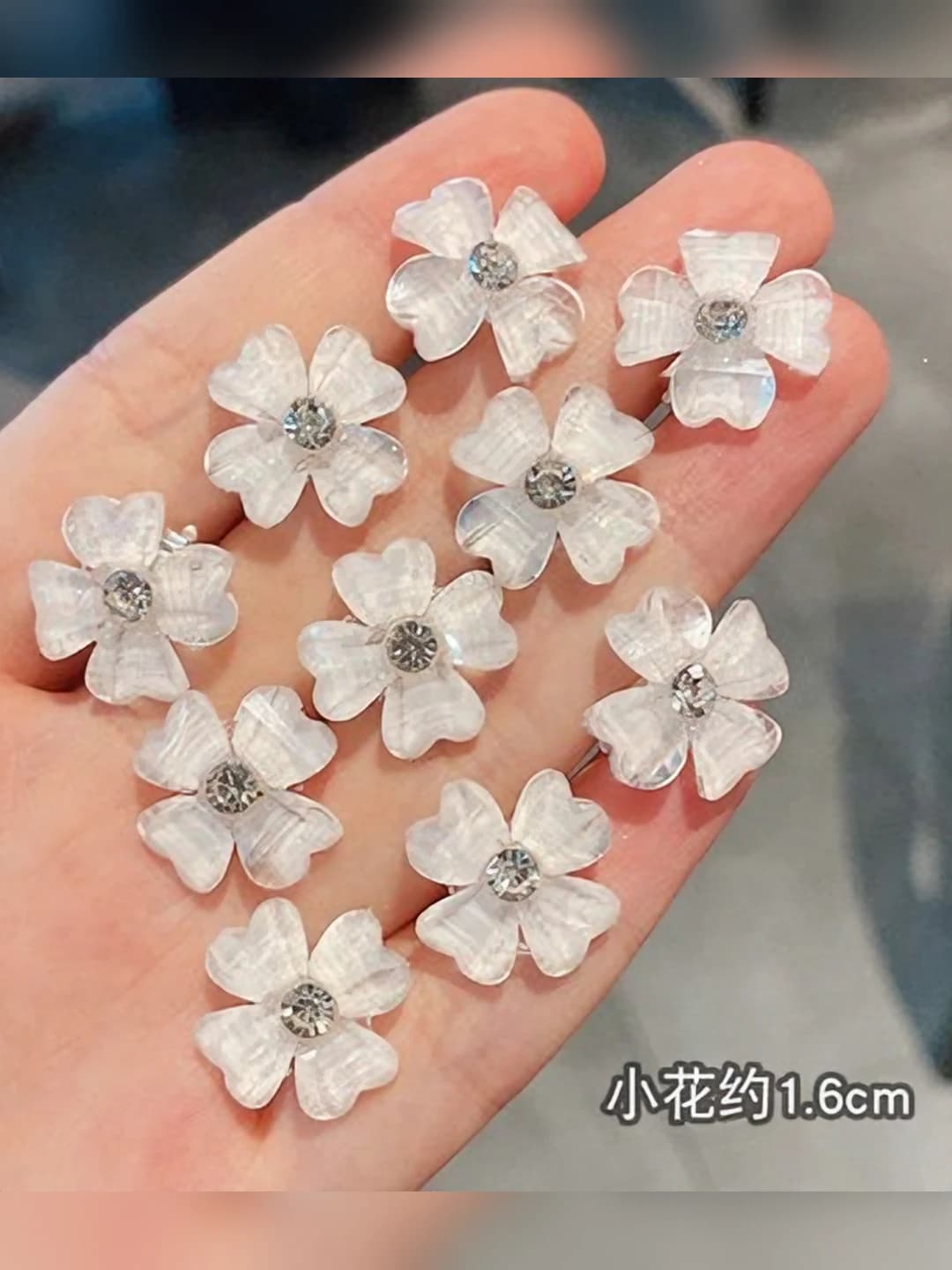 2# Clover white 10 pcs 1.5 cm