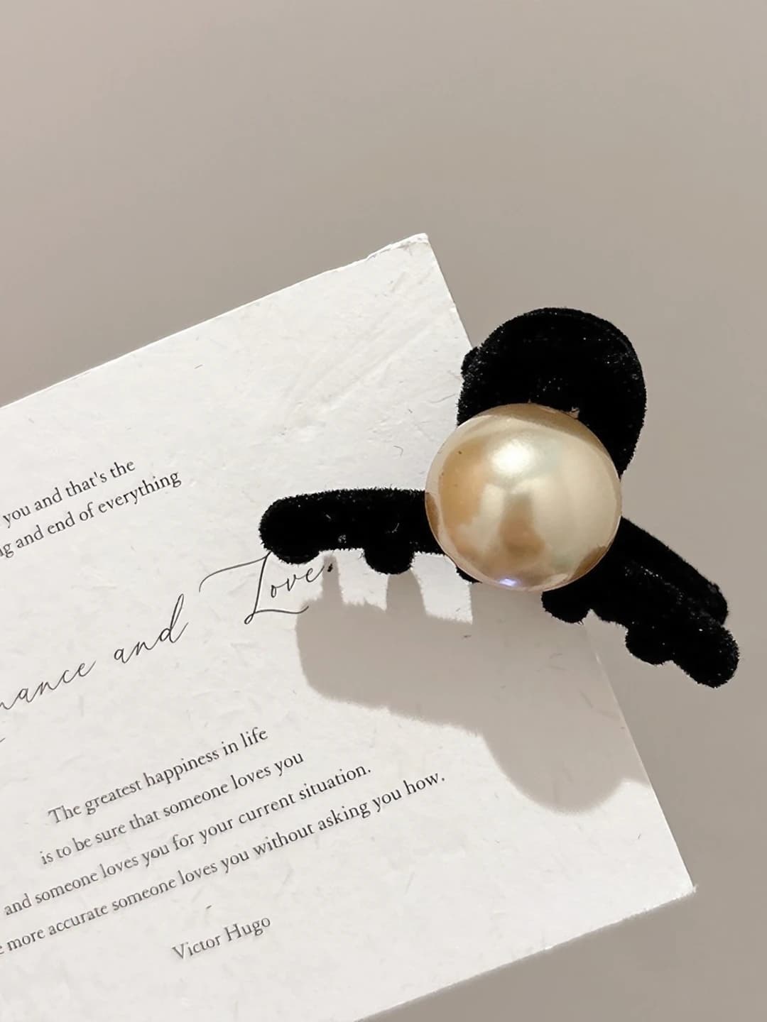 Champagne pearl velvet clip 4 cm