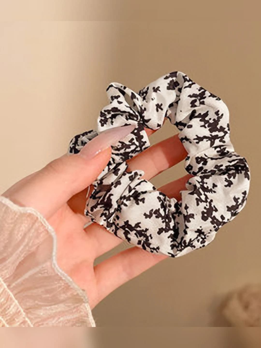 Black, floral, 10 cm