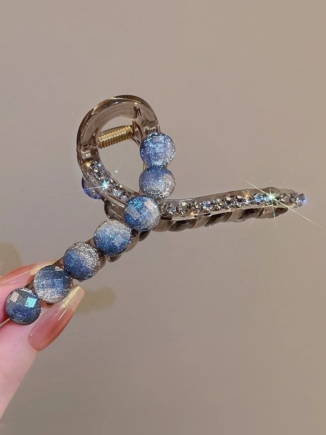 2# Blue claw clip (~11 cm)