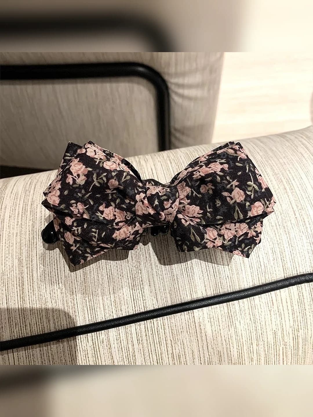 1# Black floral banana clip approx. 9.5 cm, total 12.5 cm