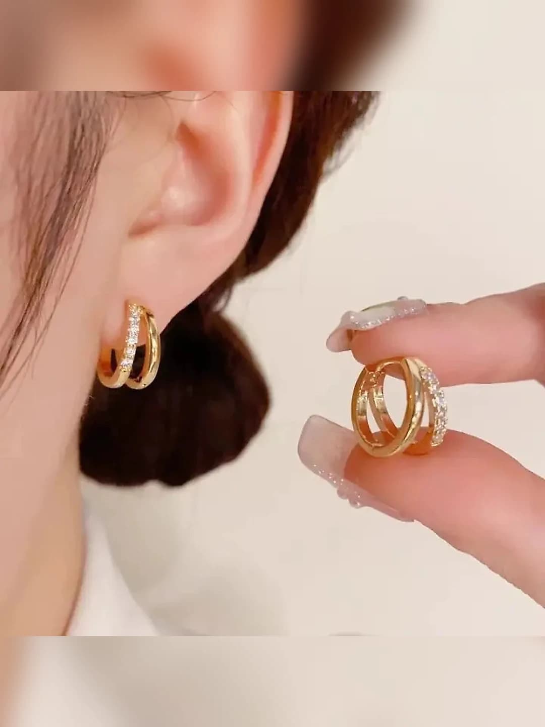 2# Gold diamond stud earrings