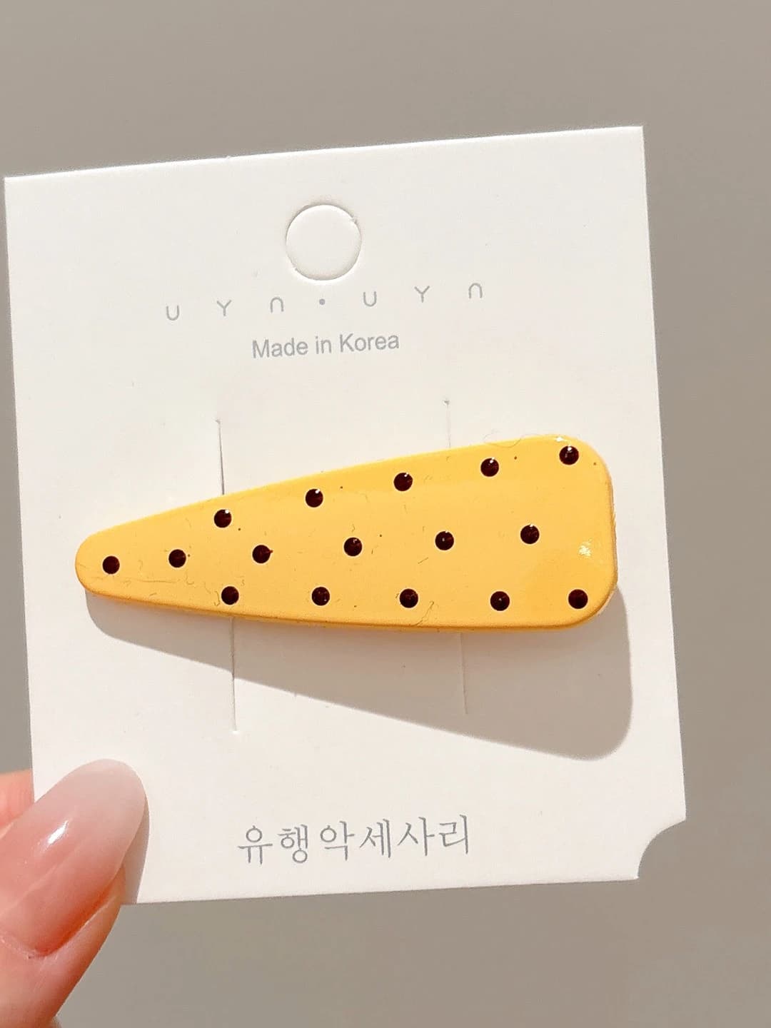 1# Yellow polka dot clip ~5.7cm