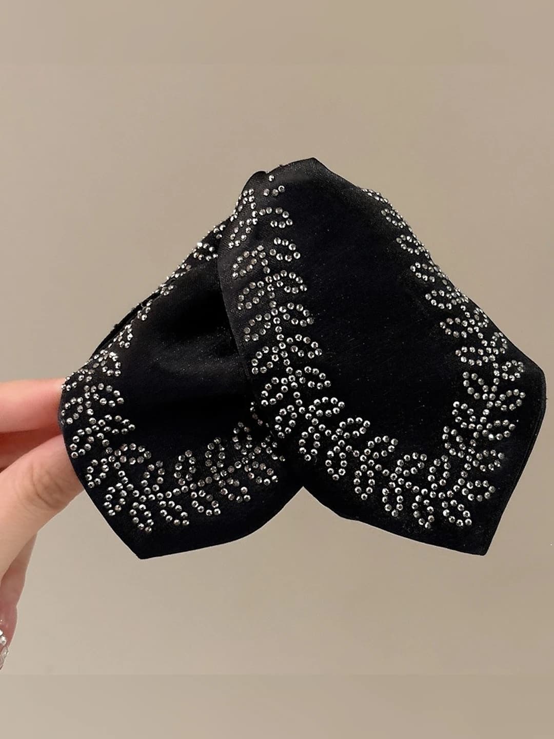 5# Black leaf triangle clip 13 cm