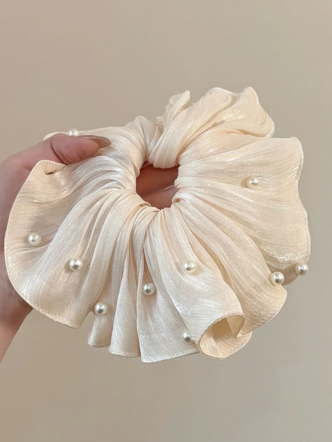 1# White pearl ruffle 20 cm