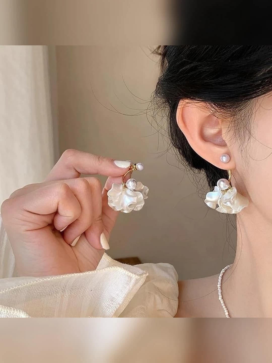 2# Fake pearl petal earrings - clip style
