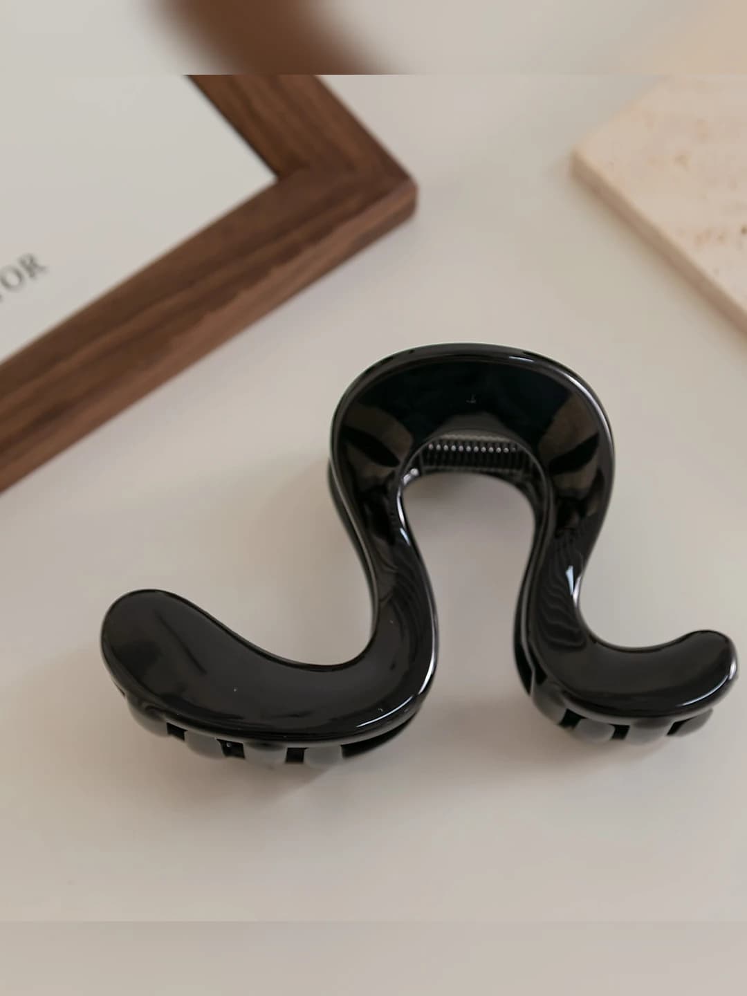 #5 Glossy black