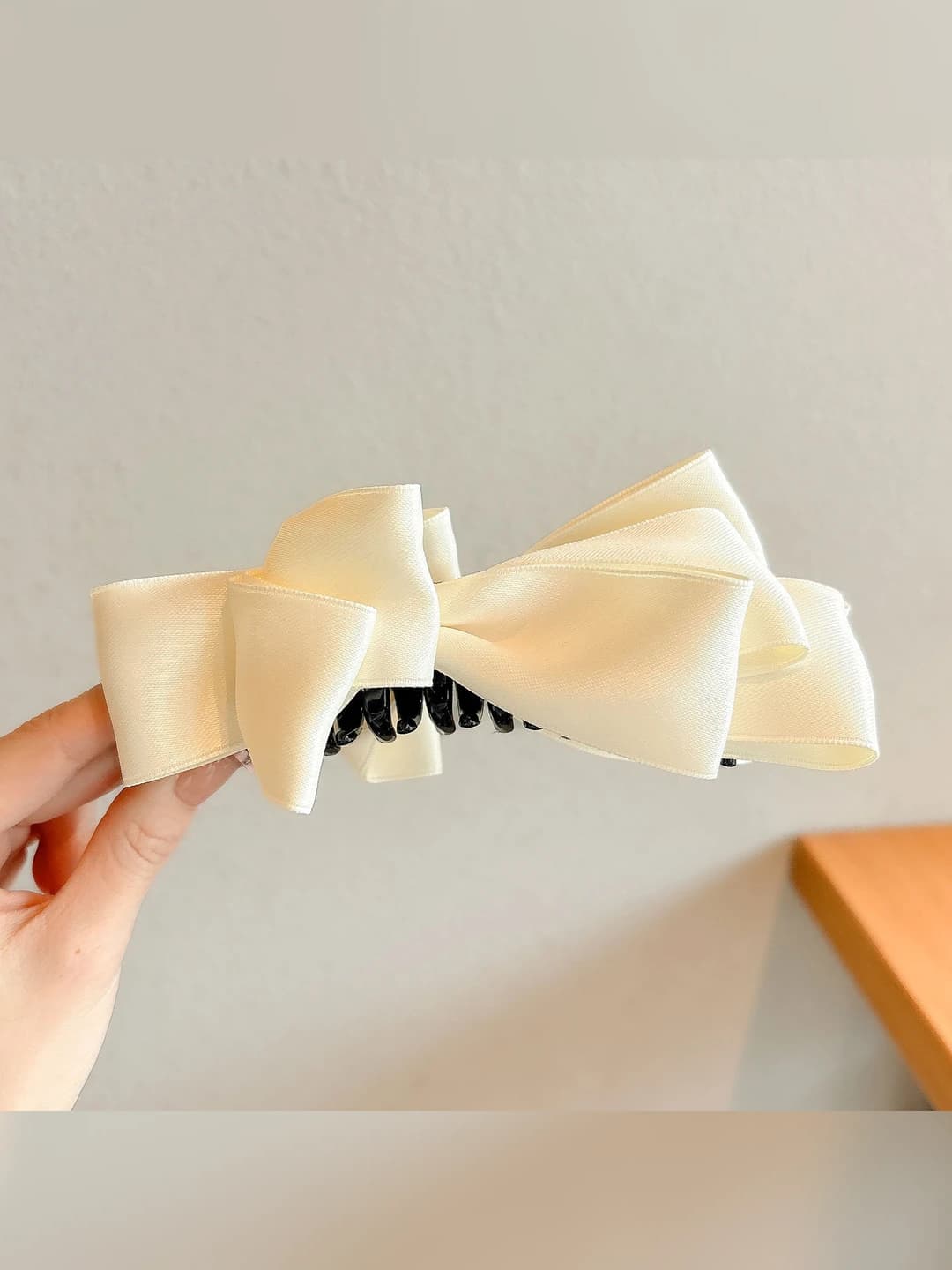 2# Off-white (~13.5 cm)