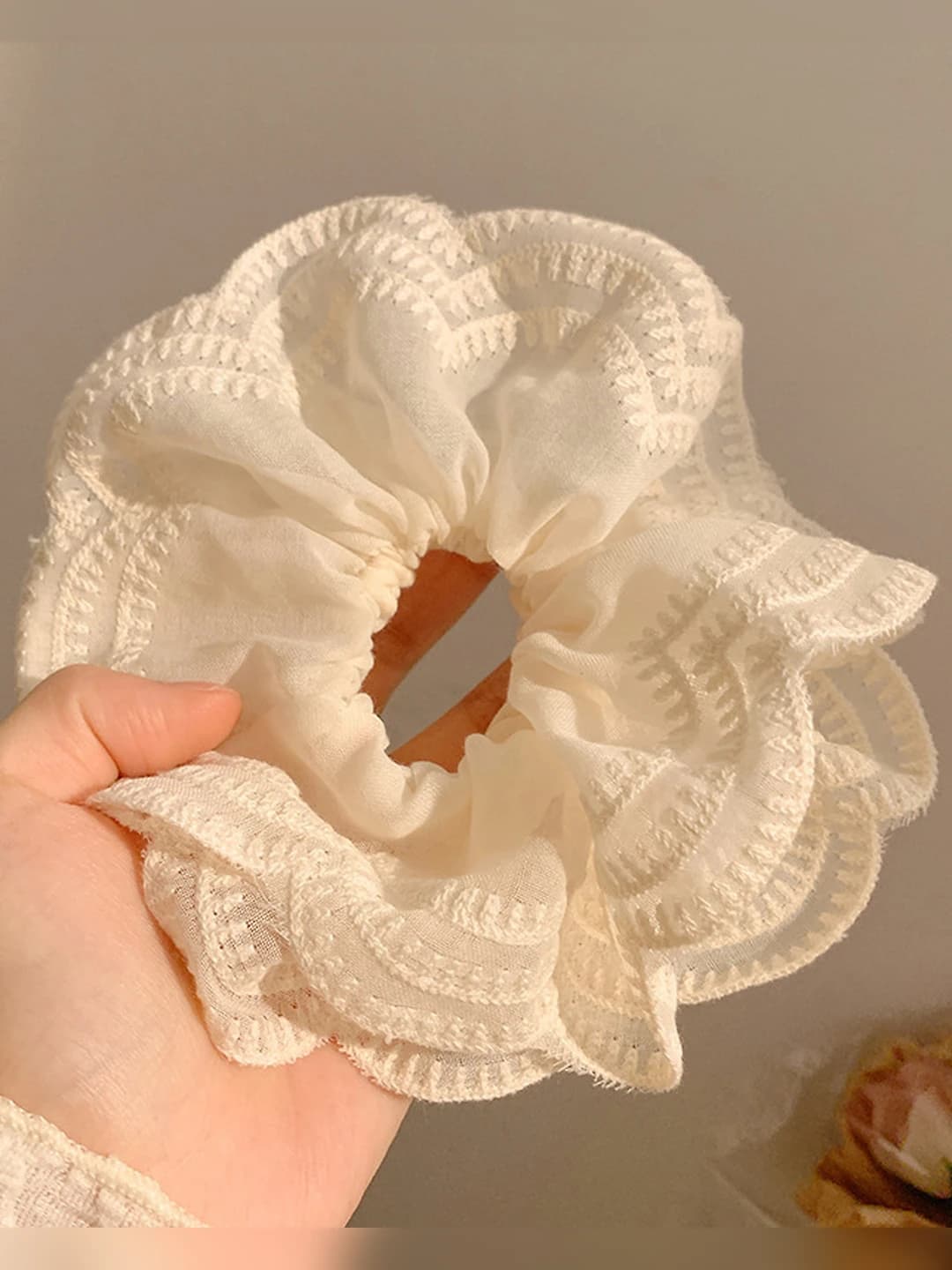 Beige multi-layer lace scrunchie - 16cm