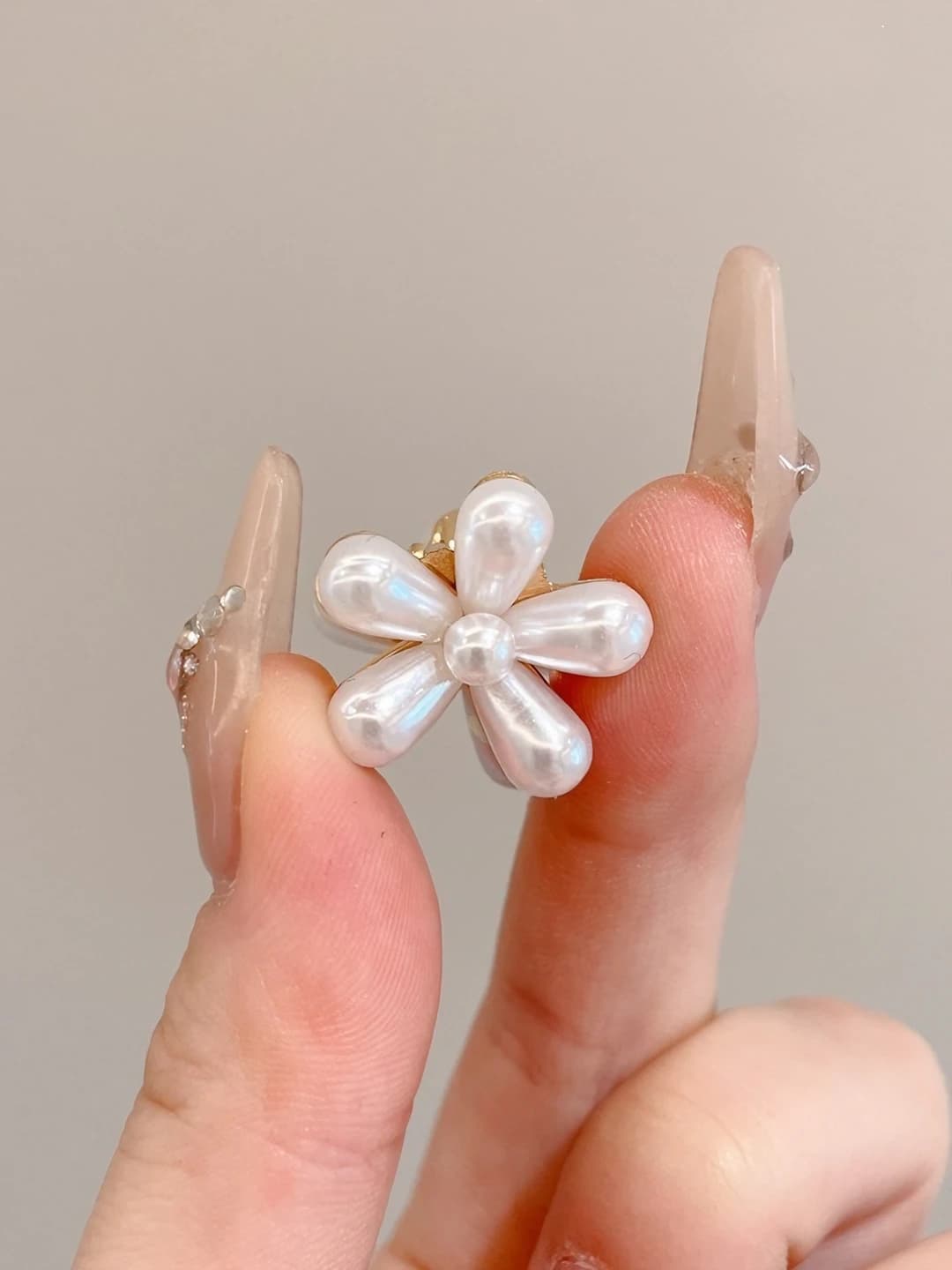 Pearl hair clip ~2 cm