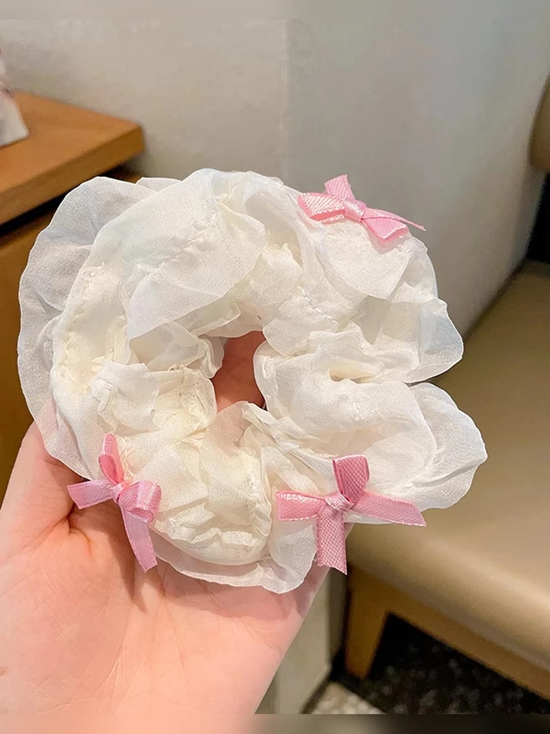 2# Pink bow creamy white