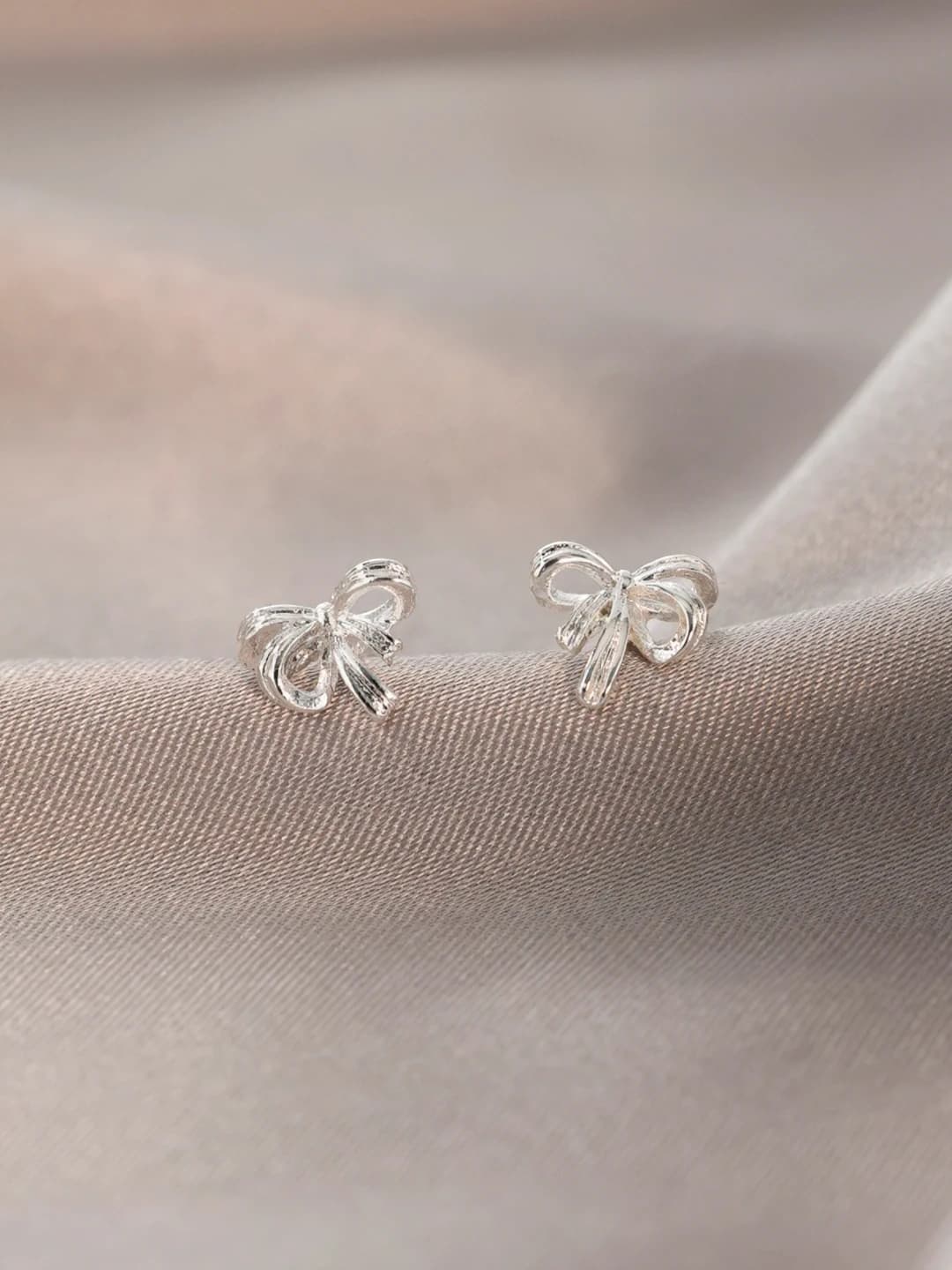 5# Bow stud earrings