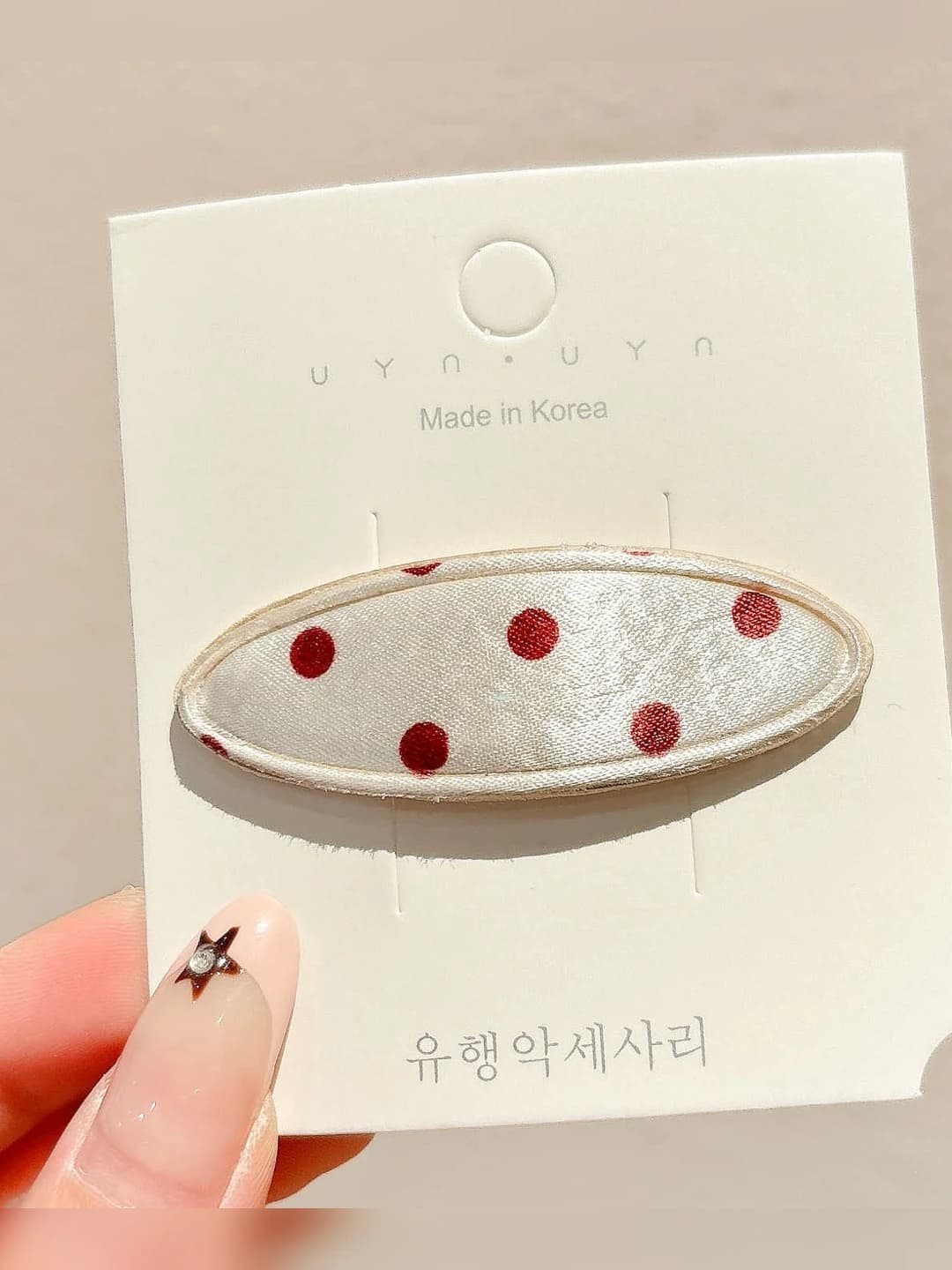 White-red dots, oval BB clip, 5.8 cm
