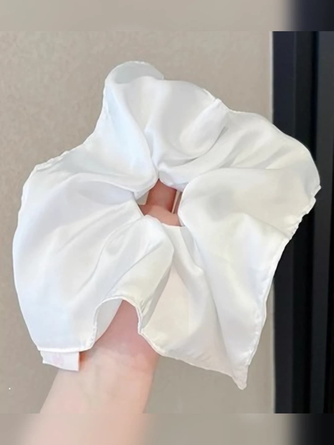 2# Satin square fabric white 22 cm
