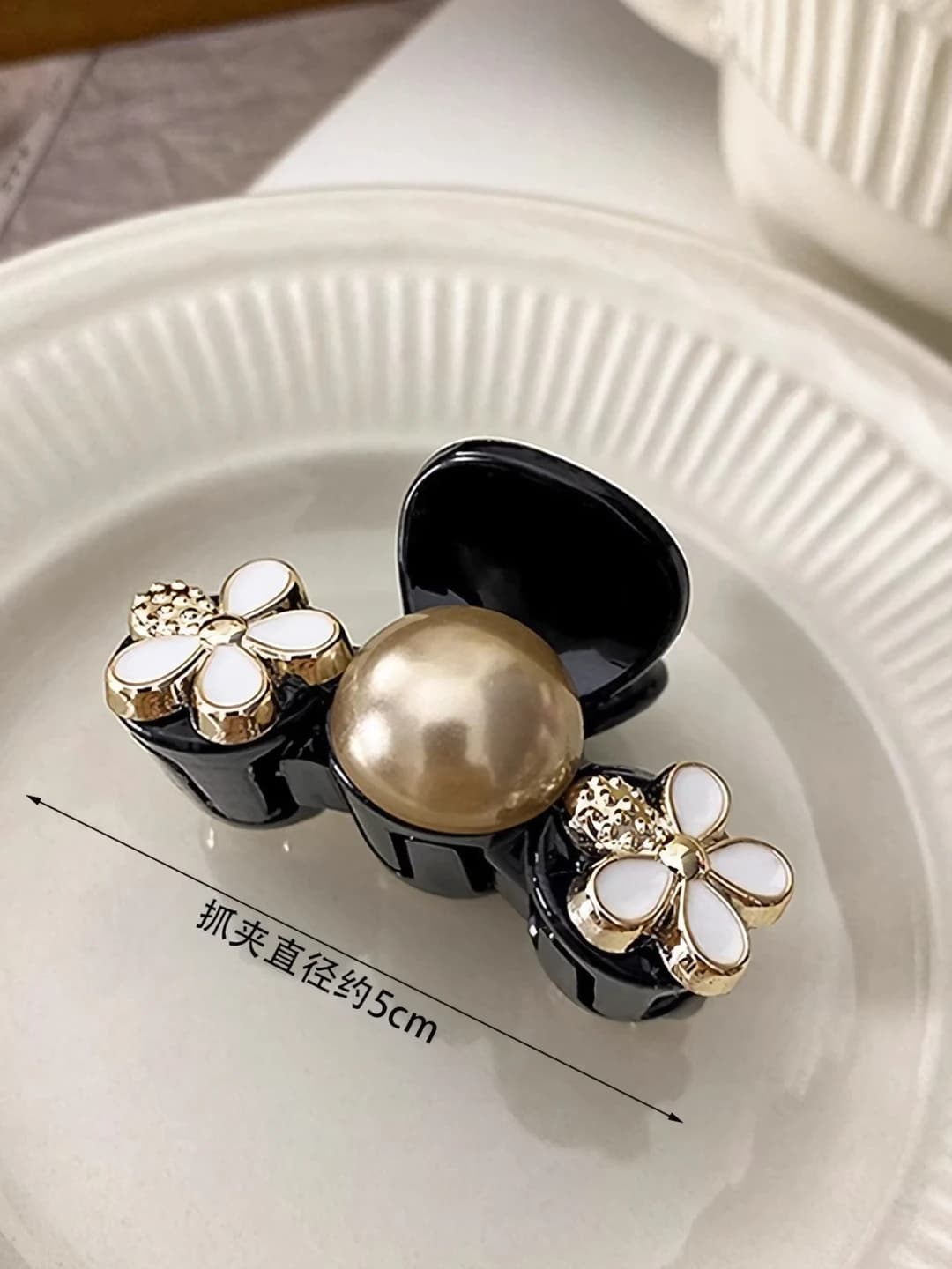 White 5-petal flower