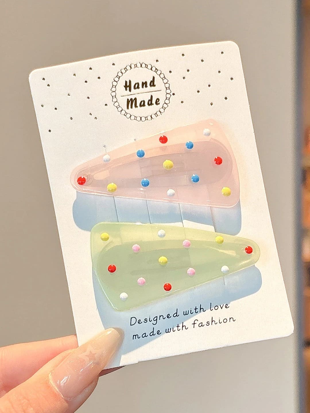 2# Light pink-green dotted triangle clip