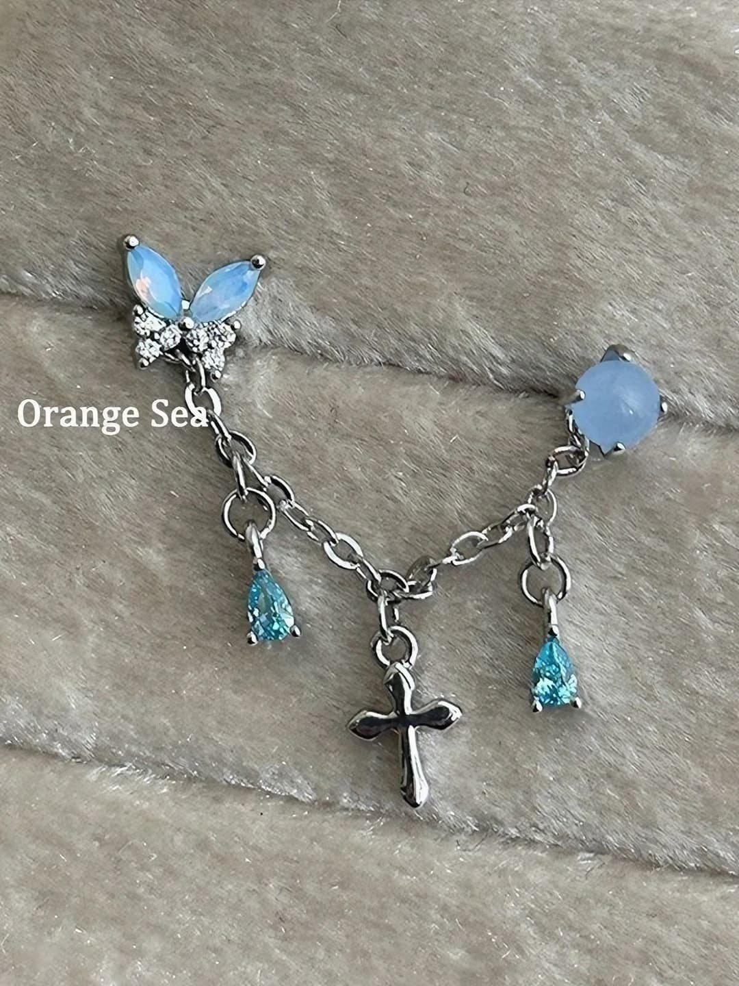 Double hole ear stud (one)