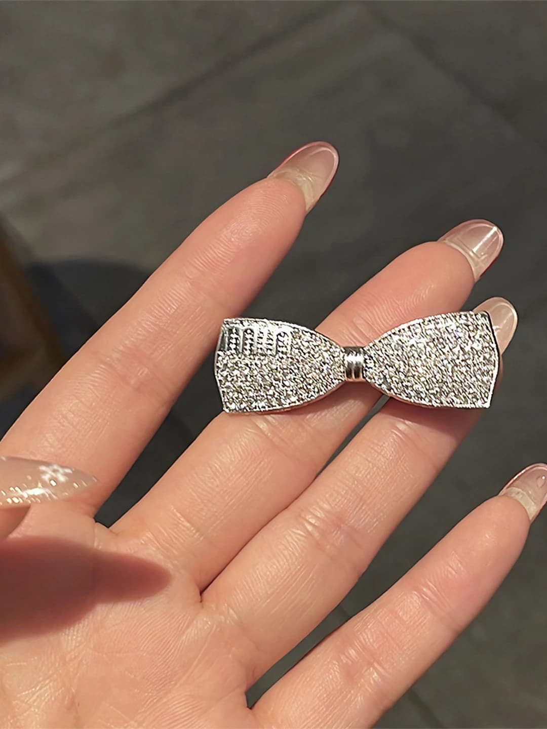 1# Silver bow, min crystal clip, ~4.5 cm