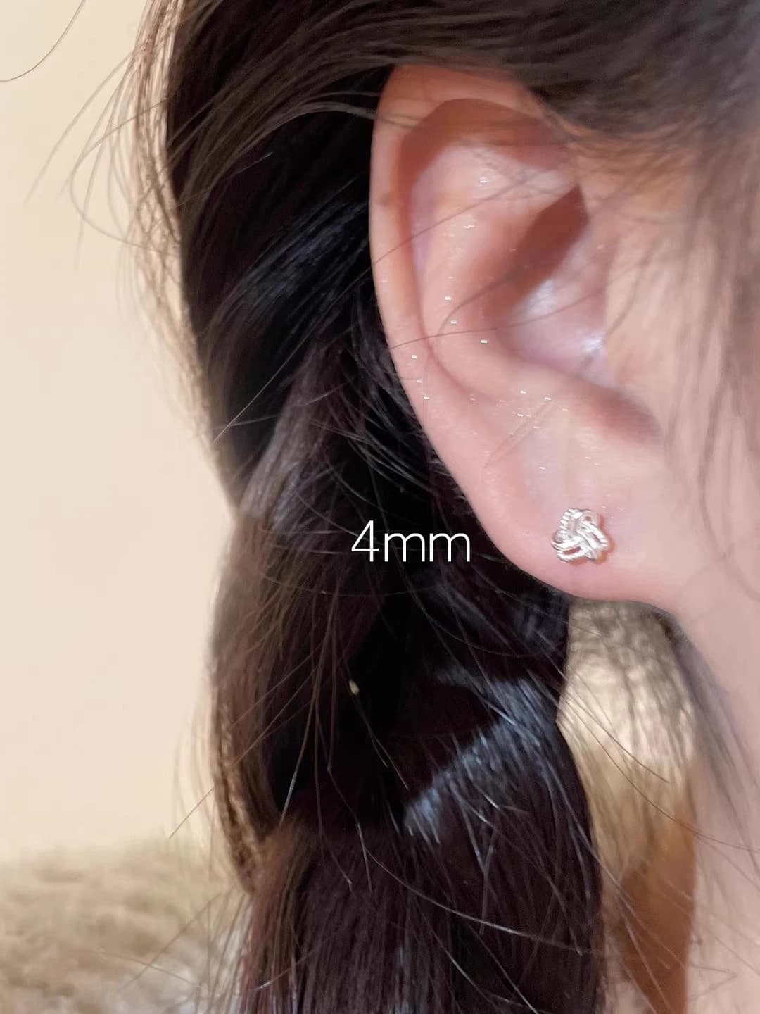 Ruyi shaklidagi 4 mm kumush rangli juft