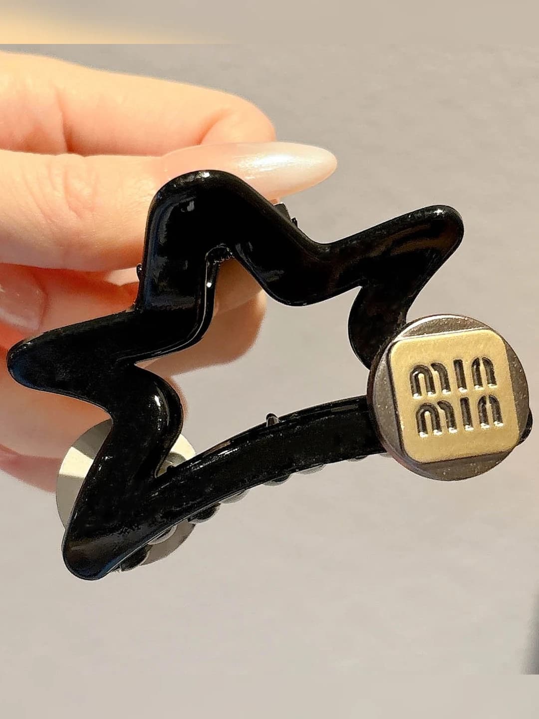 Qora ~6 cm