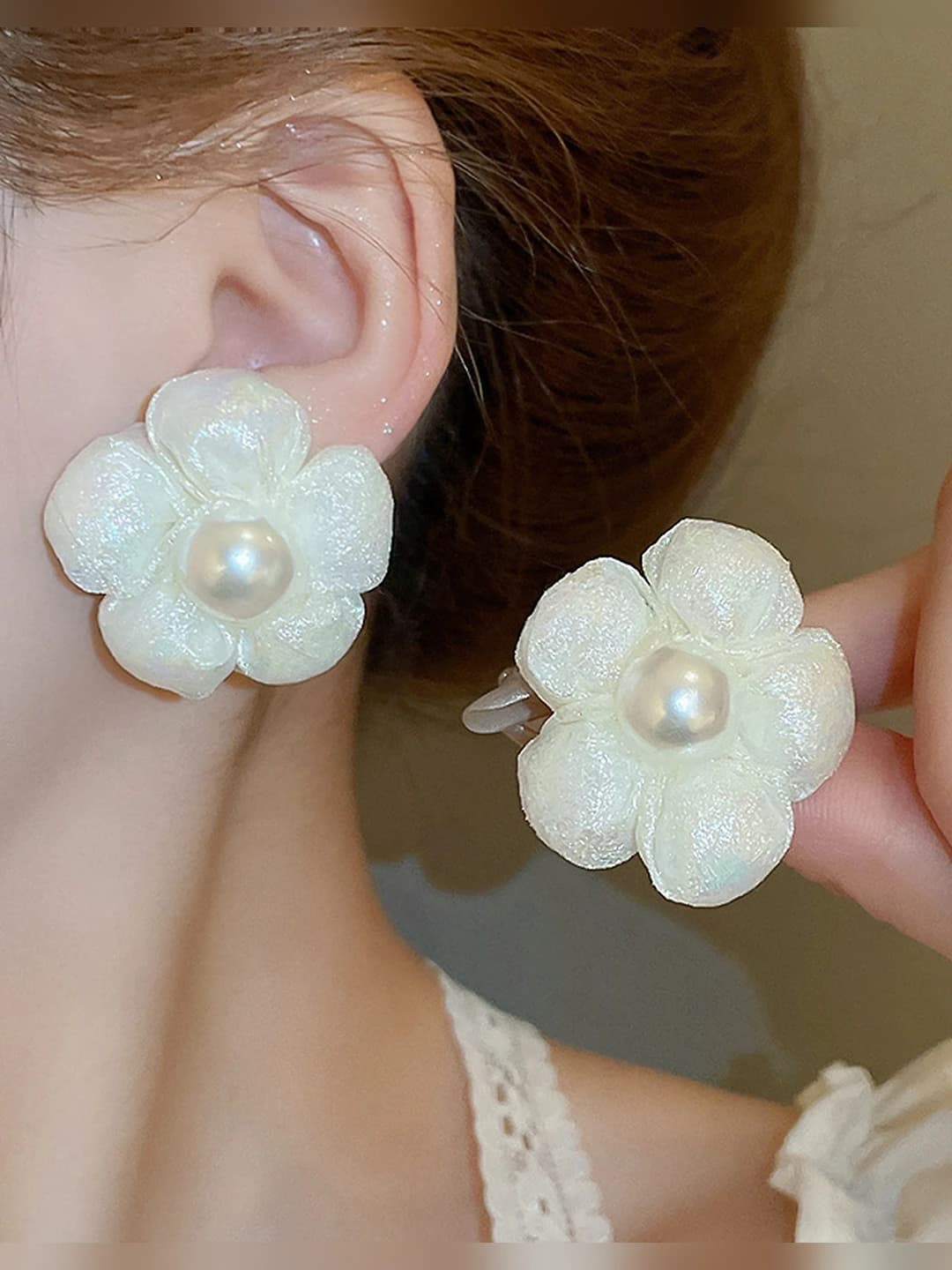 7# Silver - White - Studs