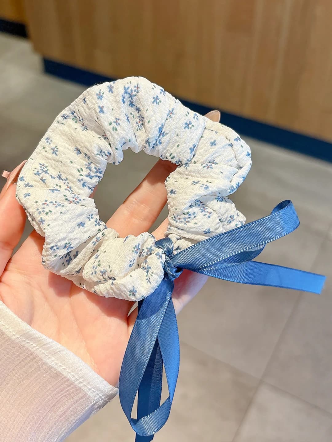 Blue, thin bow, 9 cm