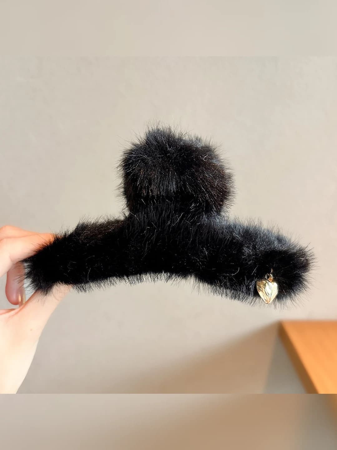 Black plush clip 13 cm