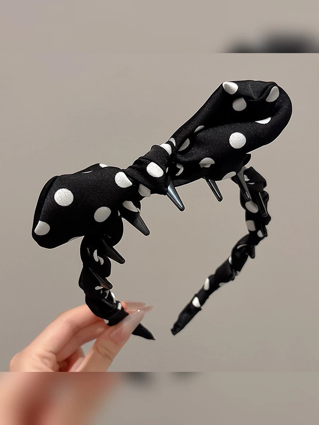 2#Black polka dot