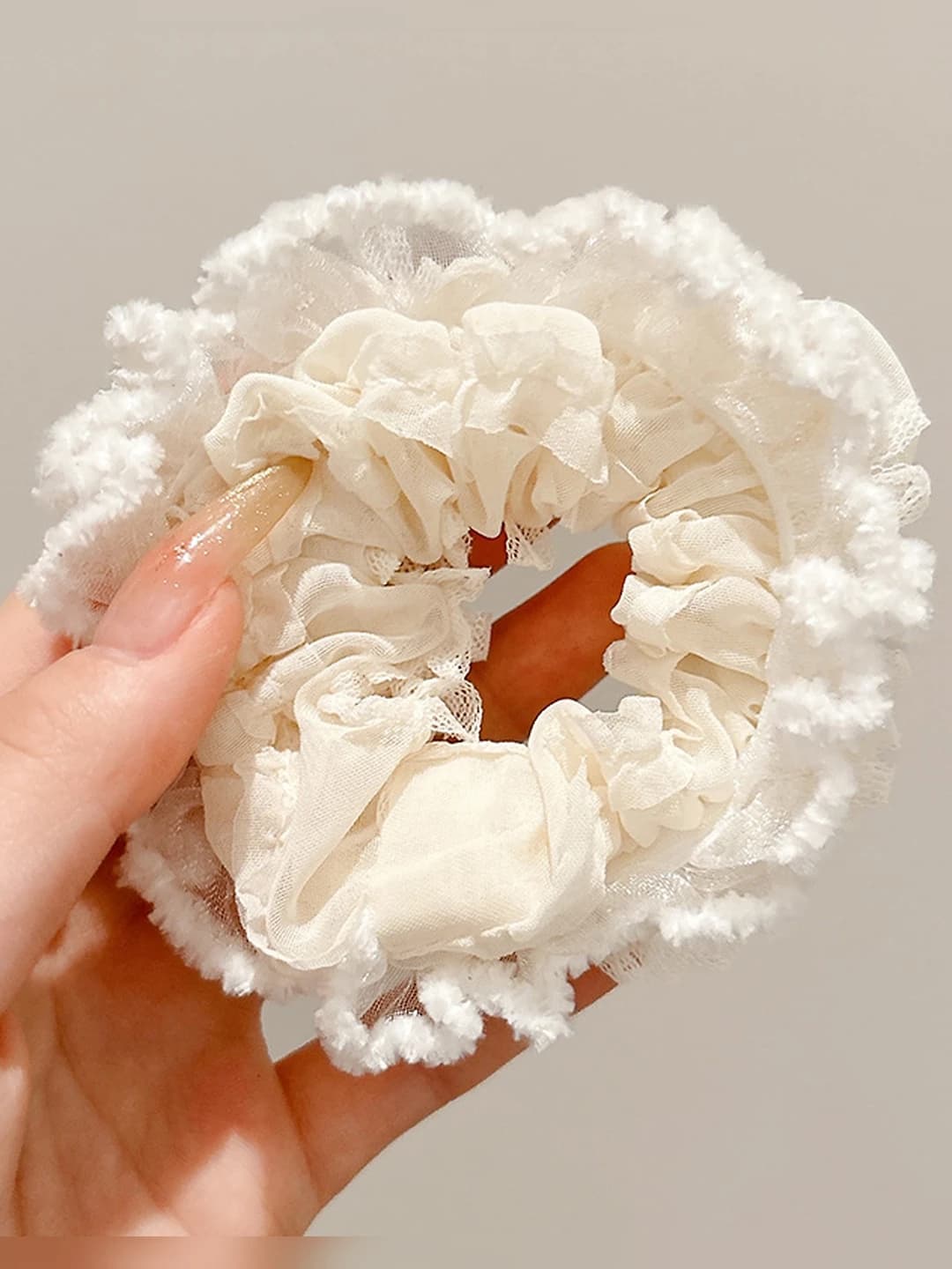 Off-white lace edge 11 cm