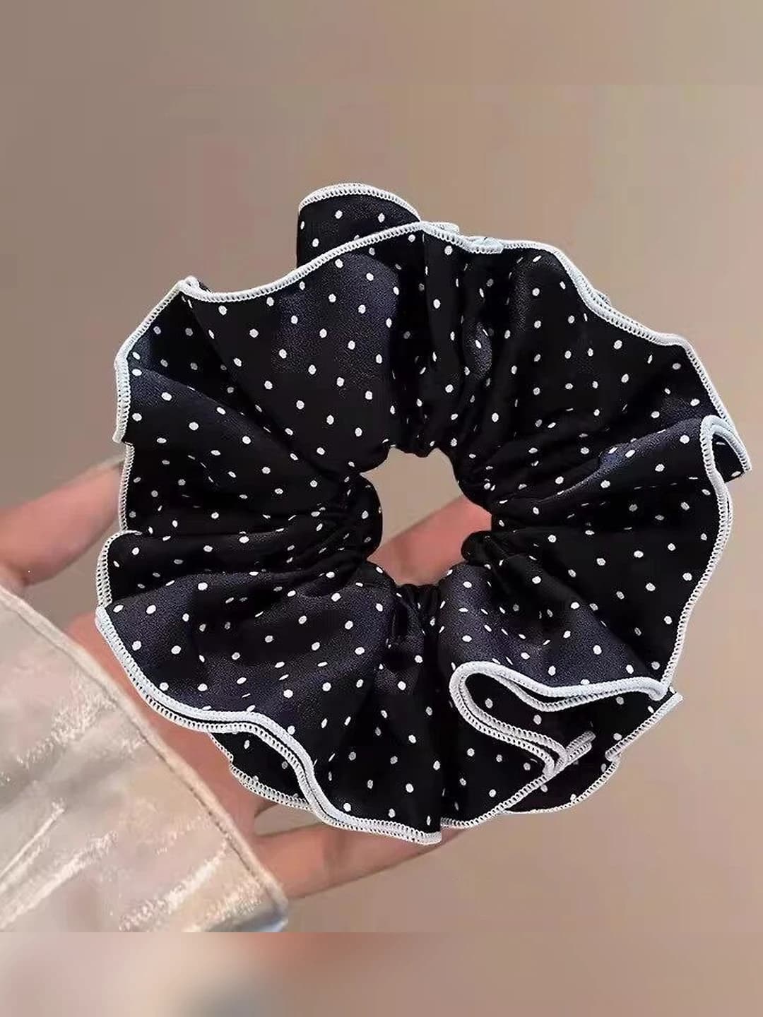 Black polka dot, 17 cm