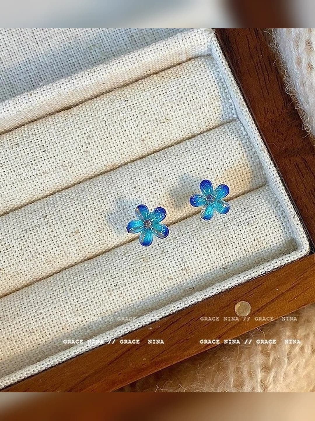 5#D1002 studs pair - blue flowers