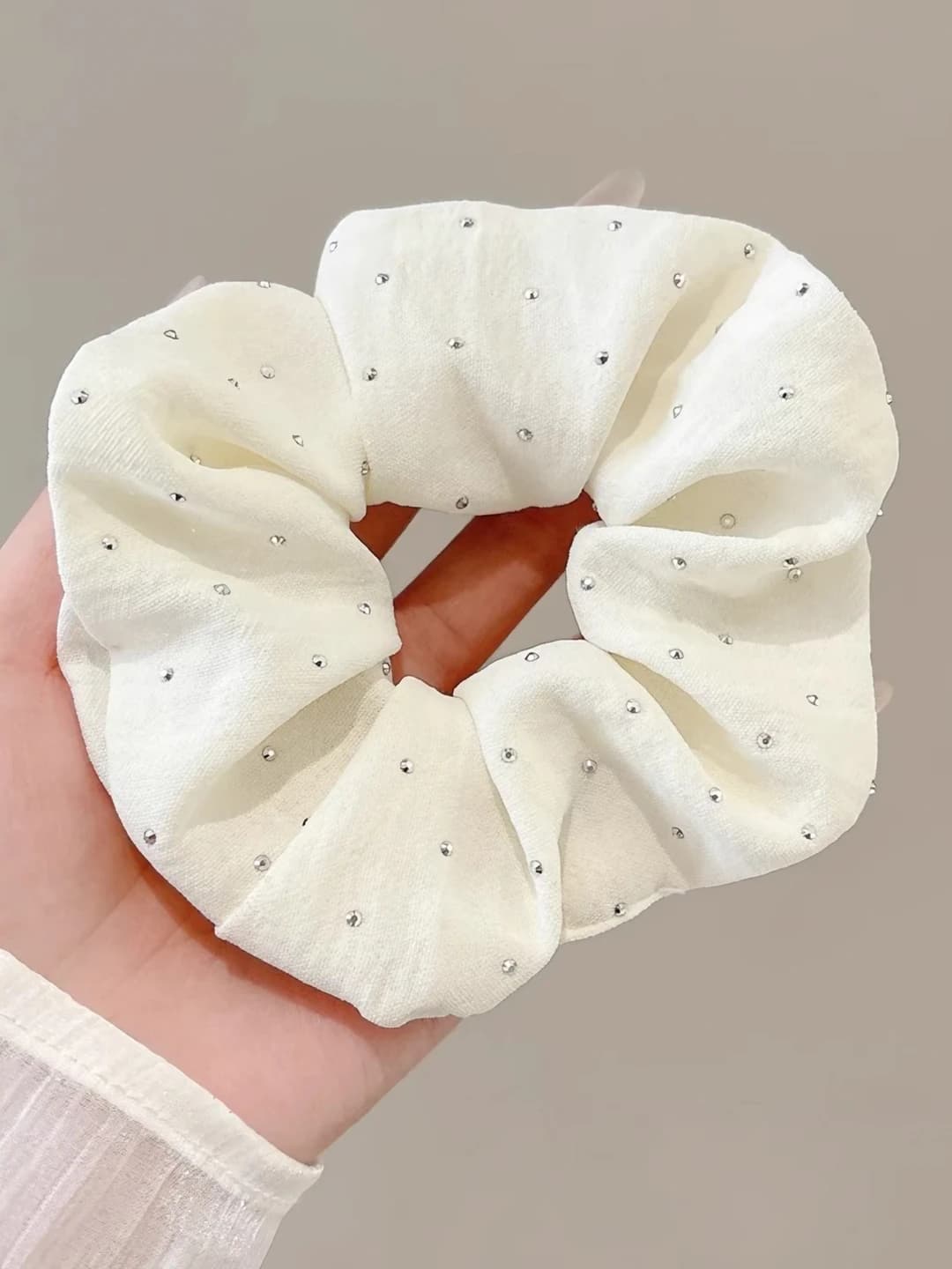Молочный, стразы, 10 см