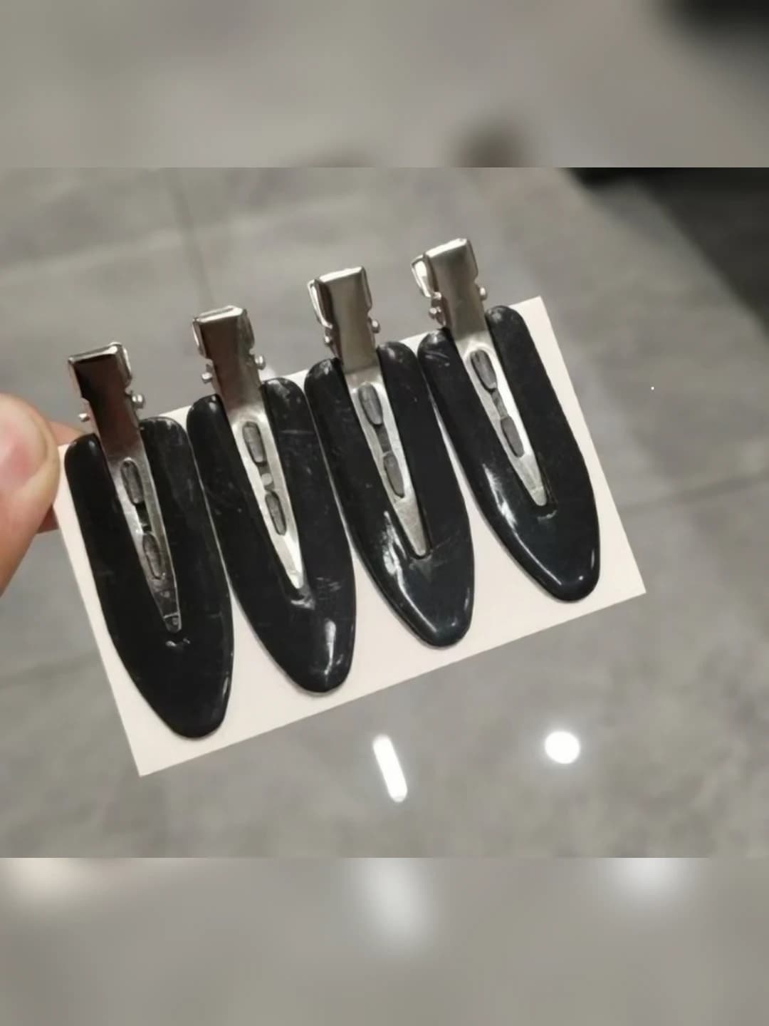 Black 5.5 cm acrylic + alloy base