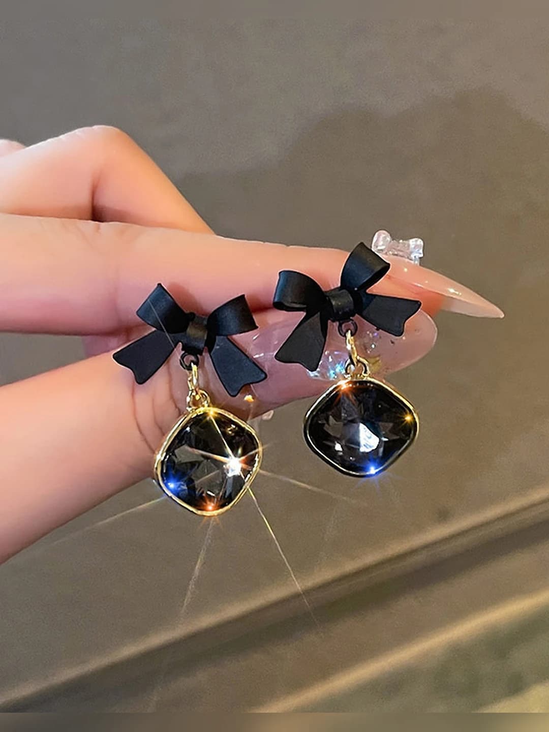 34# Black bow grey stone