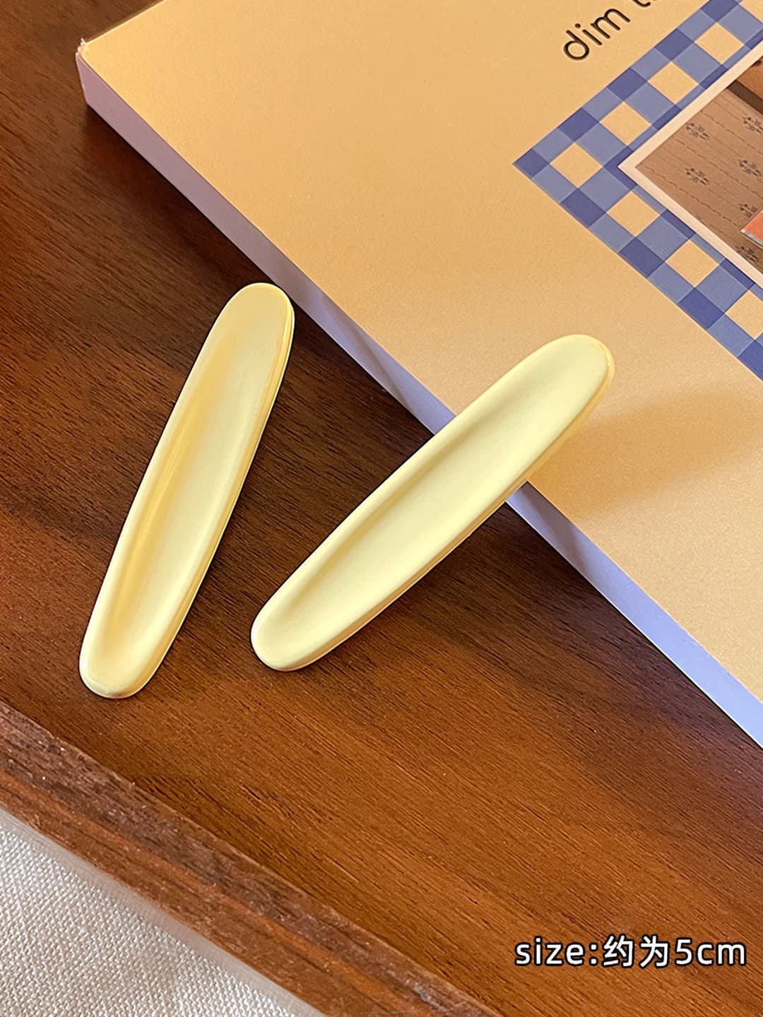 5# Rangli oval gulli soch to'g'asi Sariq rang Juft ~5.2cm