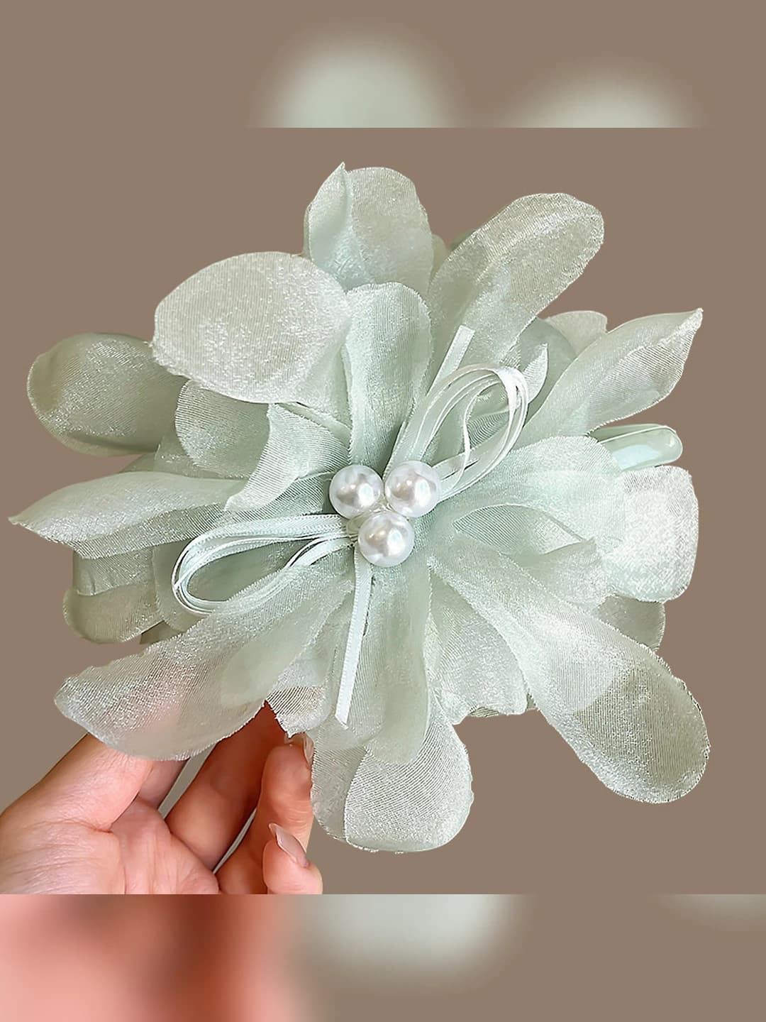 Light green mesh flower pearl clip ~13 cm