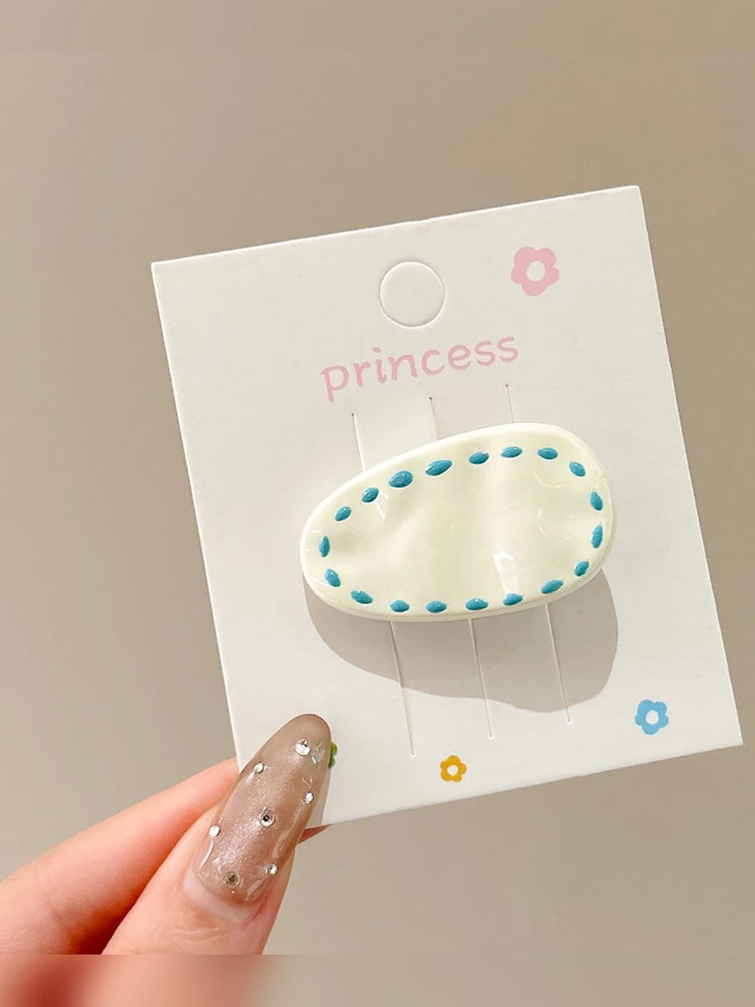 Beige polka dot oval