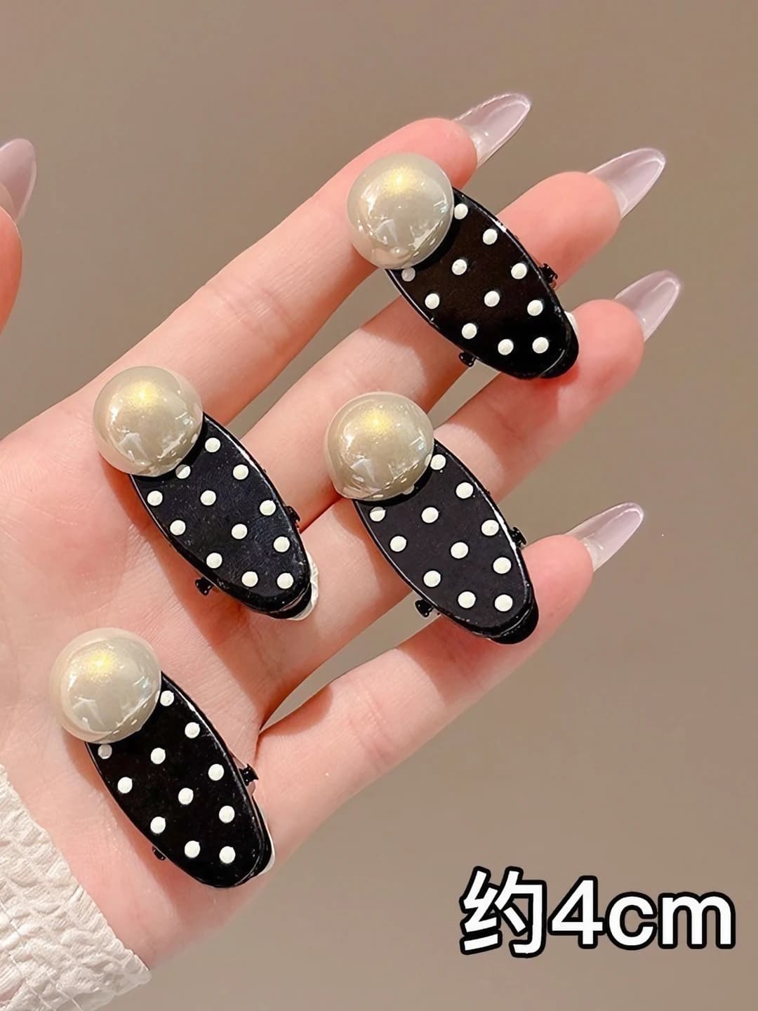Polka dot beads, 4 pcs