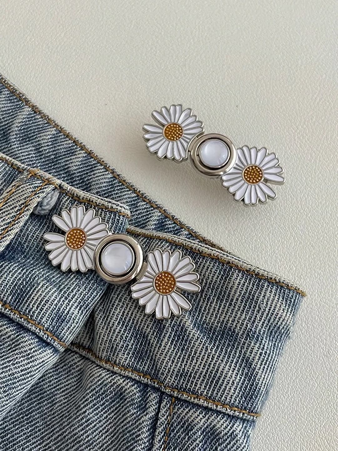 42# White, daisy, 1 pc (pin)