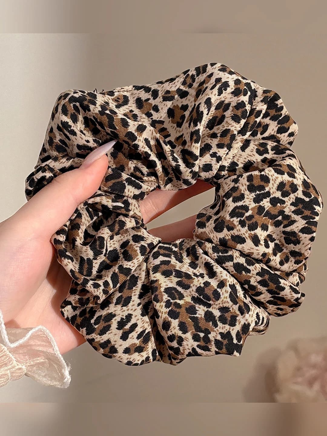 Small leopard hair tie