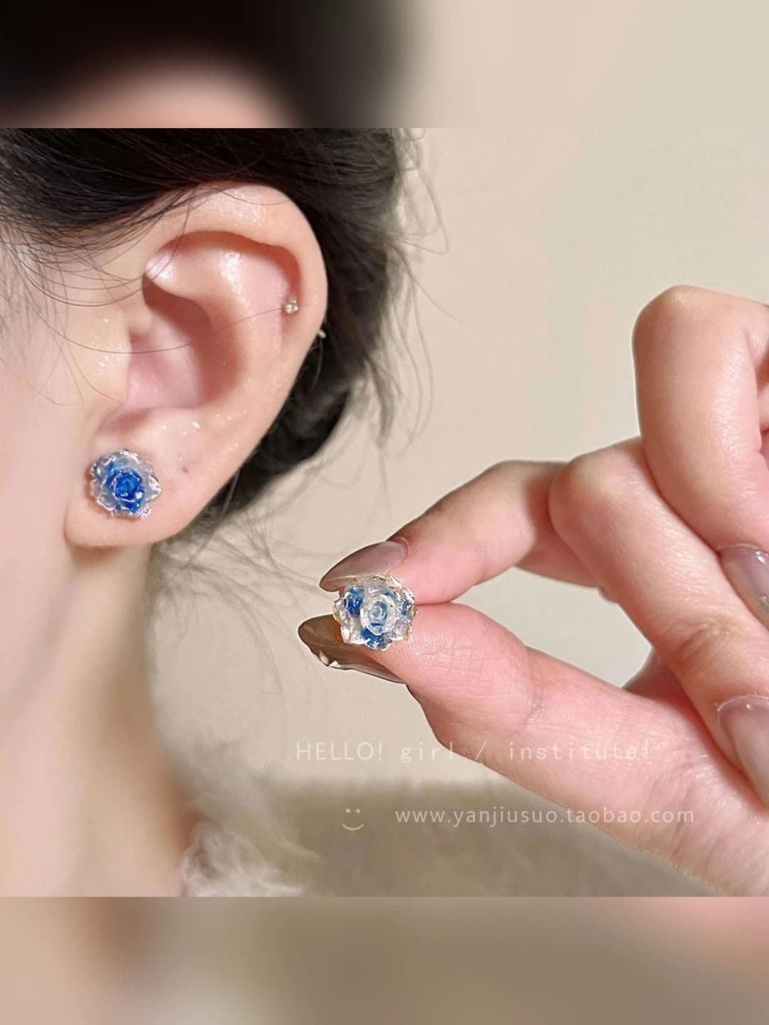 3# Ice blue rose studs [pair]