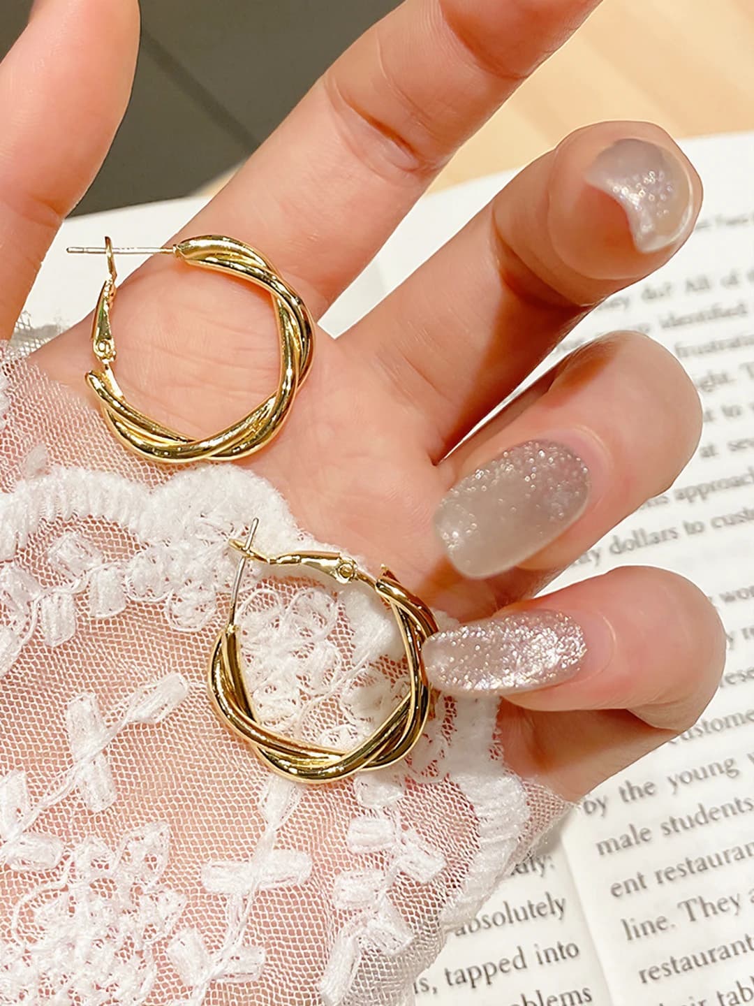 Twisted hoop
