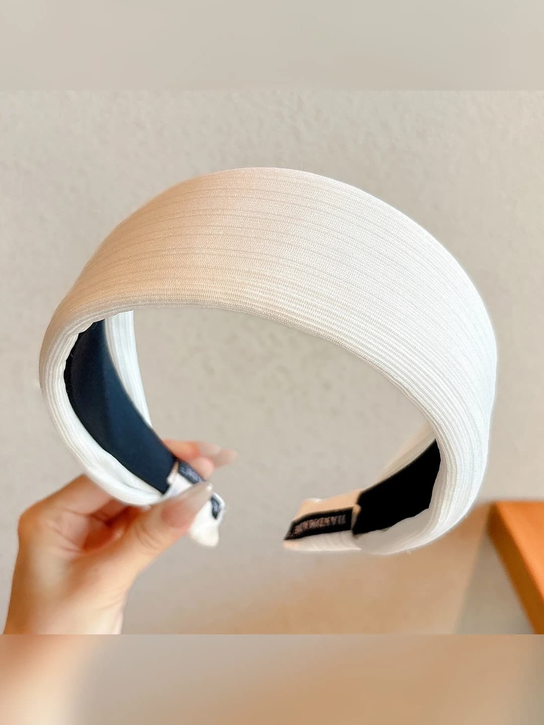3# White - 6 cm wide, 4 cm hoop