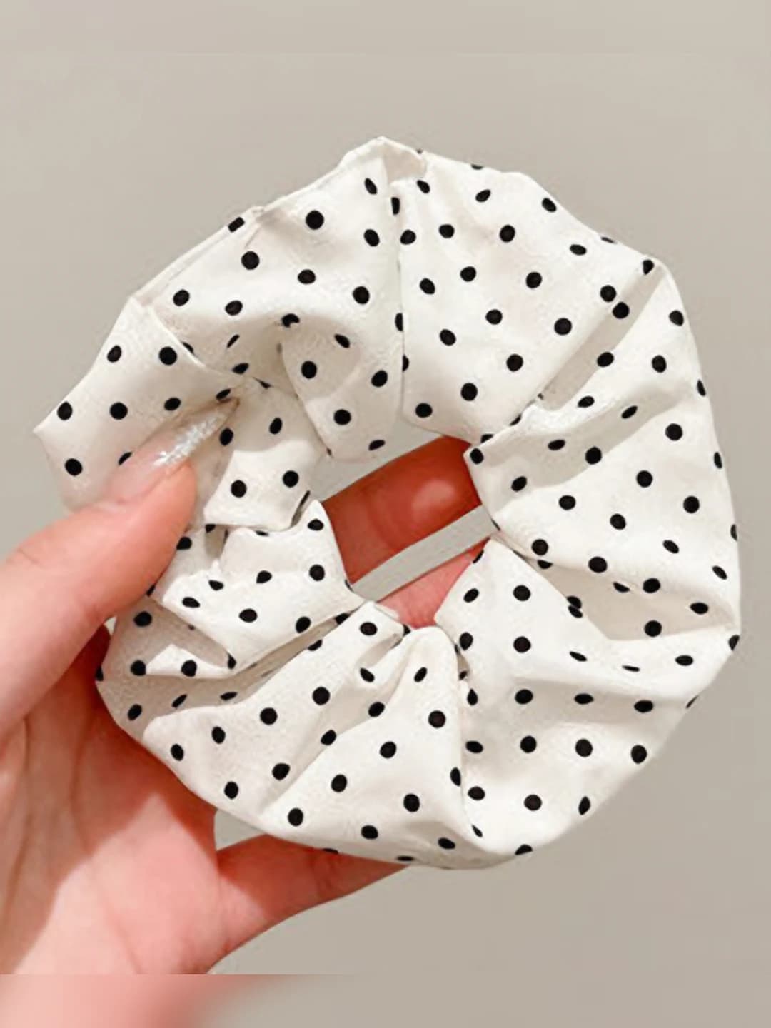 White polka dot, 11 cm