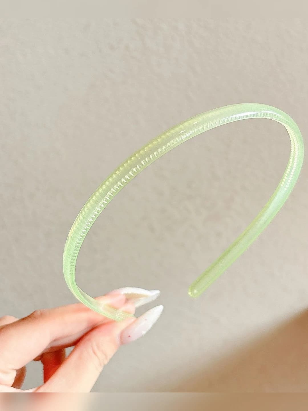 Light green, 0.9 cm