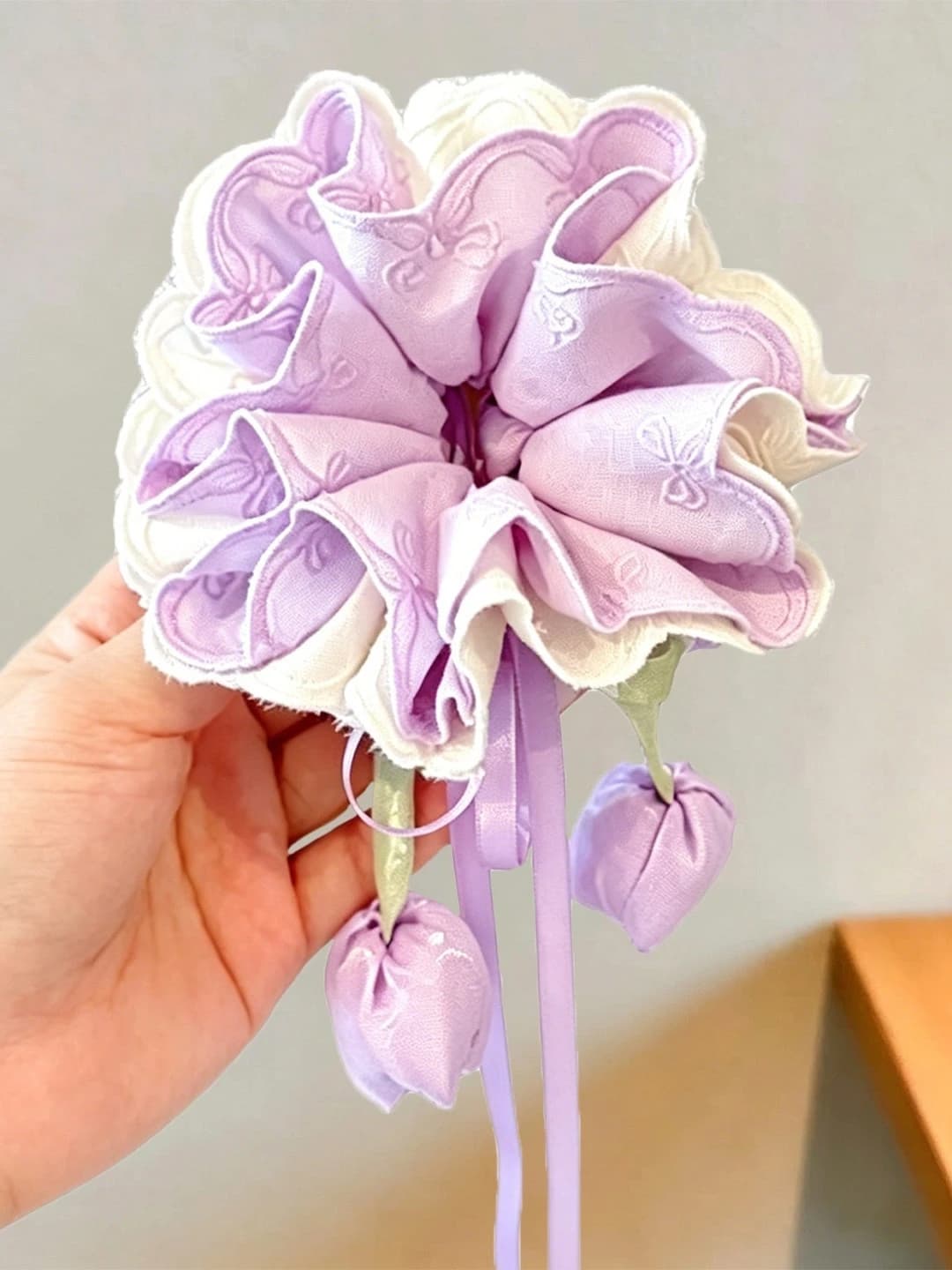 Off-white-purple, unfolded ~25 cm*10 cm